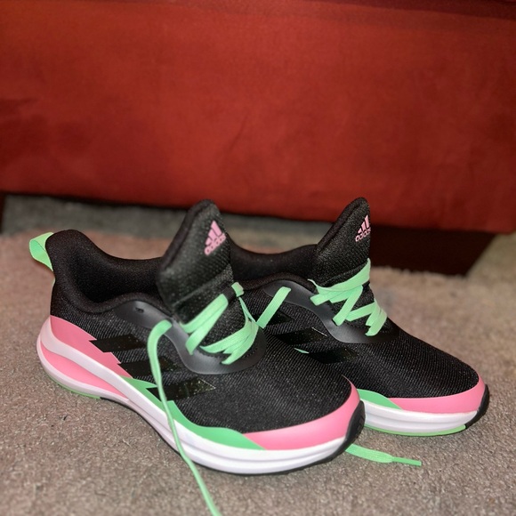 Woman’s adidas trainers - Picture 3 of 3